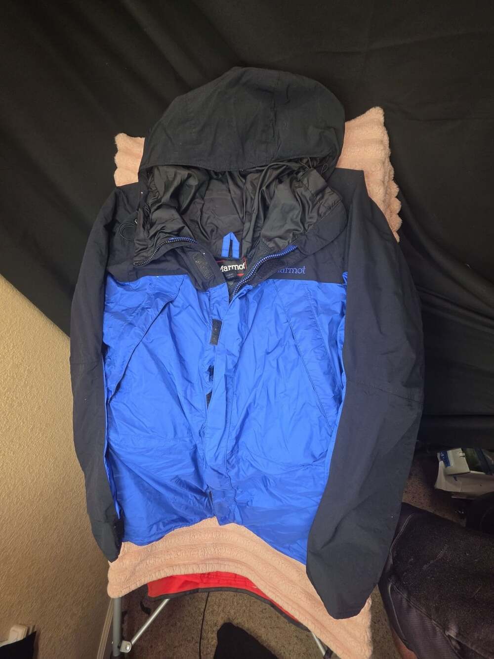 Marmot Hooded Jacket Size L Blue Black Vintage Gore-Tex